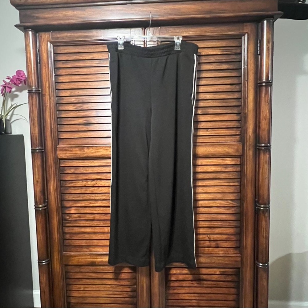 Elie Tahari Comfortable Stretch Wide leg Black with Lilac stripes Pants. XL/TG